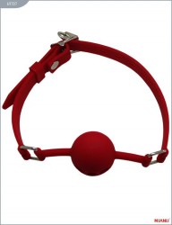 Красный силиконовый дышащий кляп-шар с фиксацией
