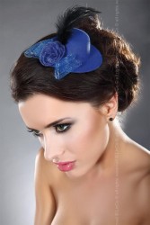 Синяя мини-шляпка с перышком Livia Corsetti
