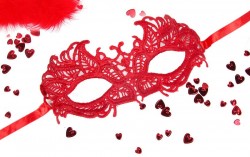 Красная ажурная текстильная маска "Андреа" Bior toys