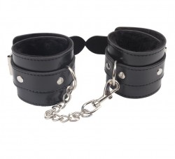 Черные наручники Obey Me Leather Hand Cuffs