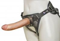 Насадка-фаллоимитатор на кожаных трусиках Harness Ultra Realistic 7 - 18 см.